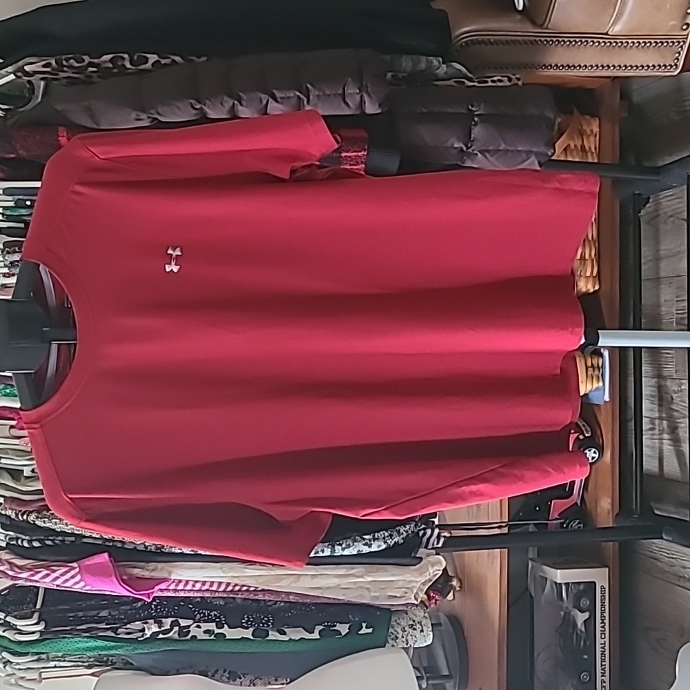 Red Under Armour Heat Gear T-Shirt Sz XL